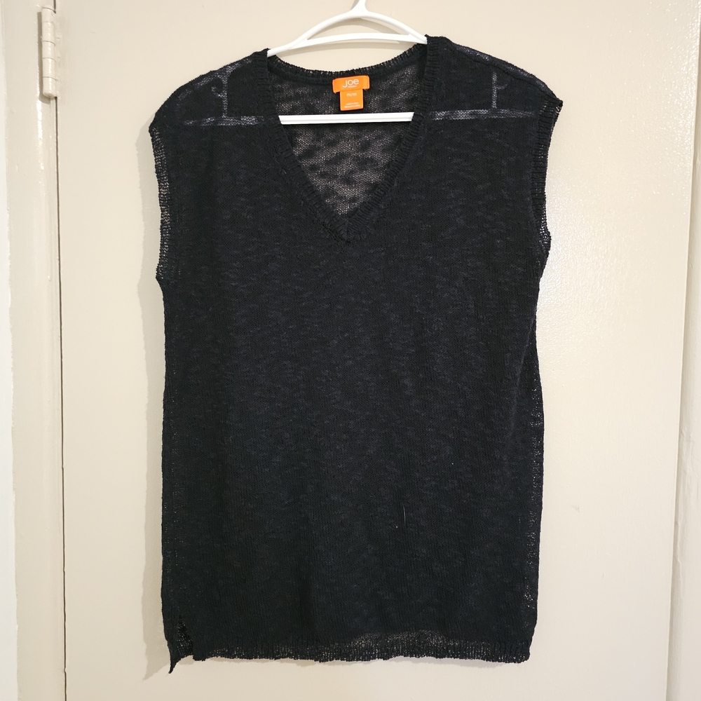 Black Sleeveless V-Neck Top